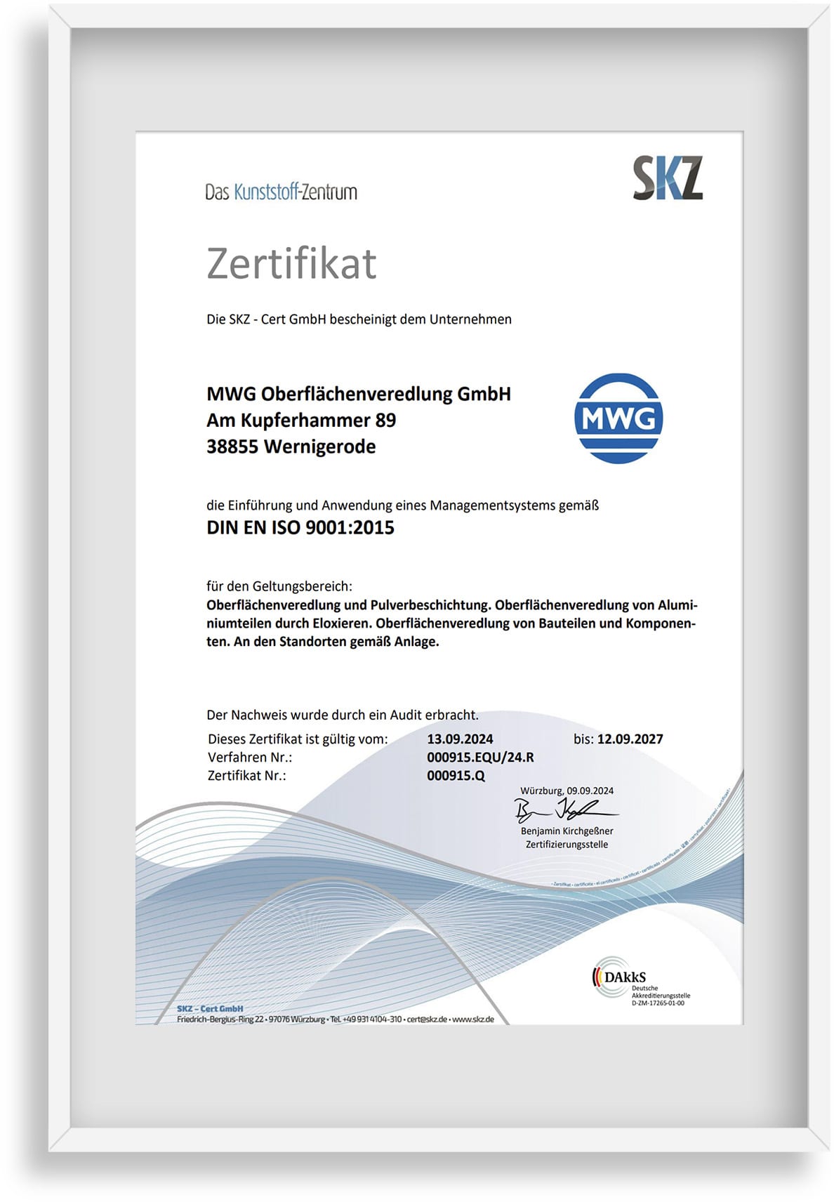 Zertifikat 9001 im Bilderrahmen