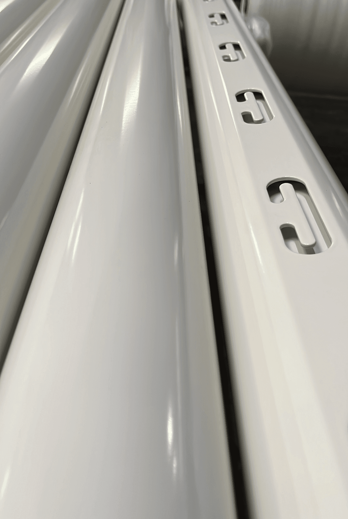 Große industrielle Antriebsrolle in Fabrikumgebung